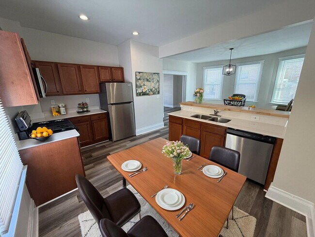 Foto del edificio - 2031 Hewitt Ave