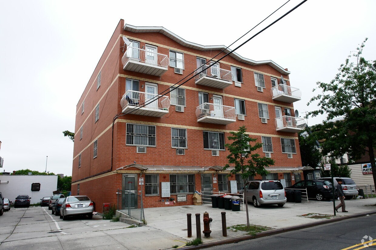 3215 Linden Pl, Flushing, NY 11354 Apartments in Flushing, NY