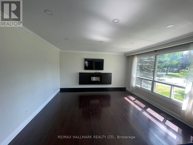 Building Photo - 61 Aurora Heights Dr