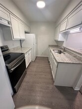 Building Photo - 715 Skylark Rd
