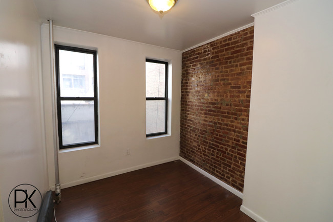 Foto del edificio - 501 1/2 E 83rd St