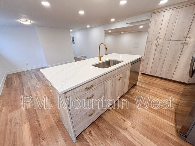 Foto del edificio - 4640 W 2200 N St