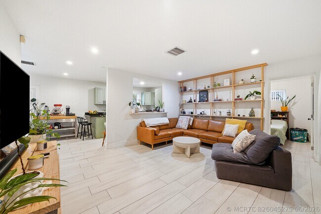 Building Photo - 1208 N 31st Ave