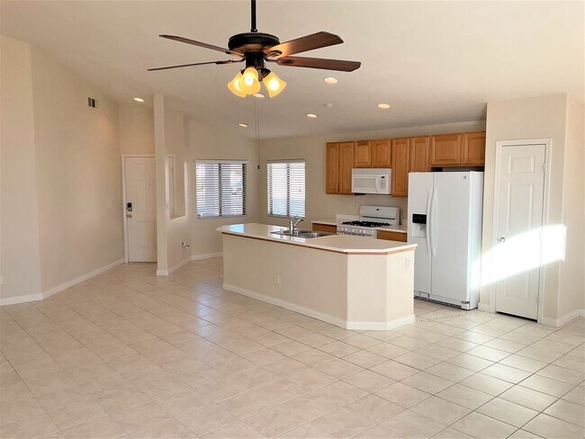 Foto del edificio - 721 Majestic Sky Dr