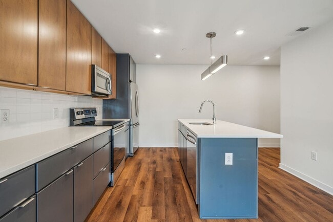 Interior Photo - Graduate Pointe