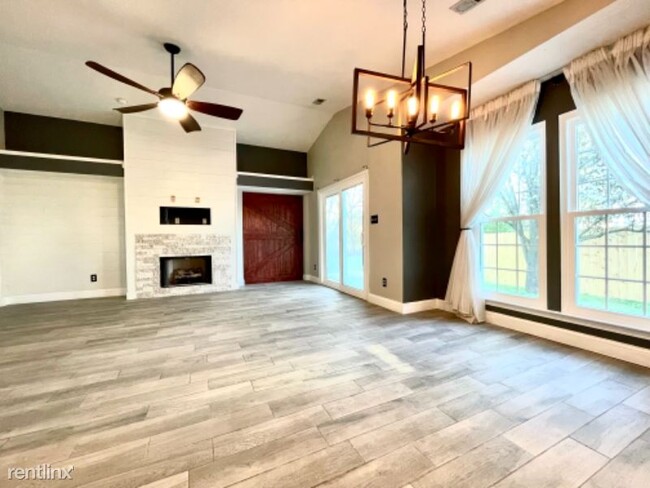 Building Photo - 4837 Renfrew Dr