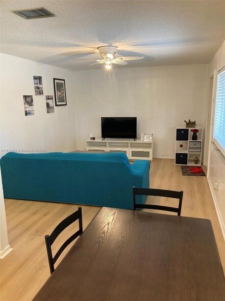 Foto del edificio - 6132 SW 39th Street Unit R