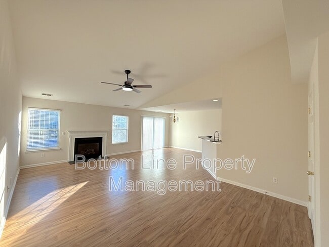 Foto del edificio - 7004 Paddle Wheel Ln