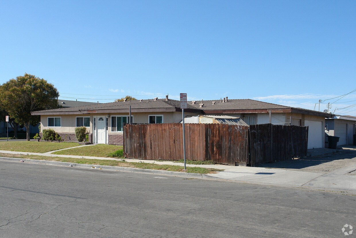 Building Photo - 4430 Terrace Ave