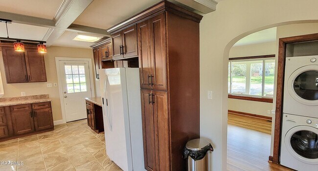 Building Photo - 2100 Norvell Dr