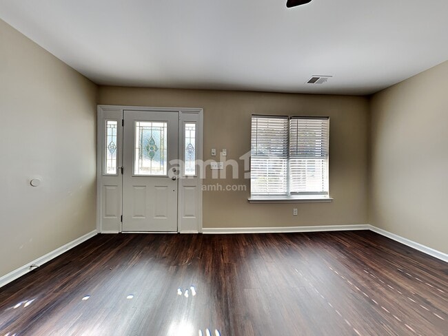 Foto del edificio - 4812 Oak Haven Pl