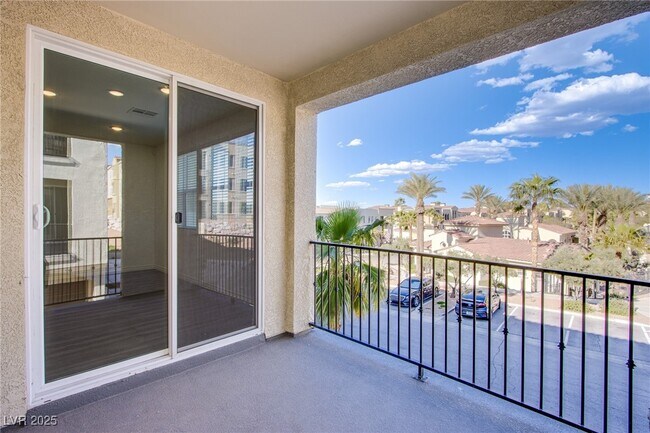 Foto del edificio - 2555 Hampton Rd