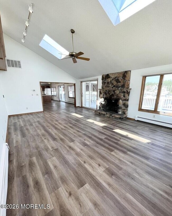 Building Photo - 222 Marine Plaza