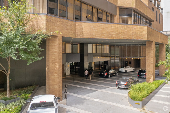 Entrance - Four Seasons Hotel Residences