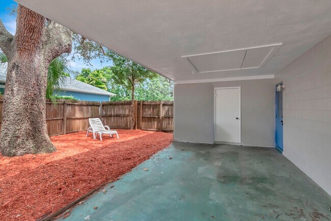 Building Photo - Remodeled Downtown Safety Harbor - 2 Bedro...