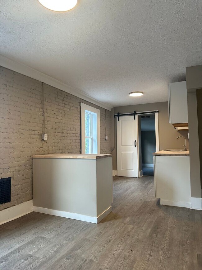 Foto del edificio - 155-1-361-362 S Harris Ave