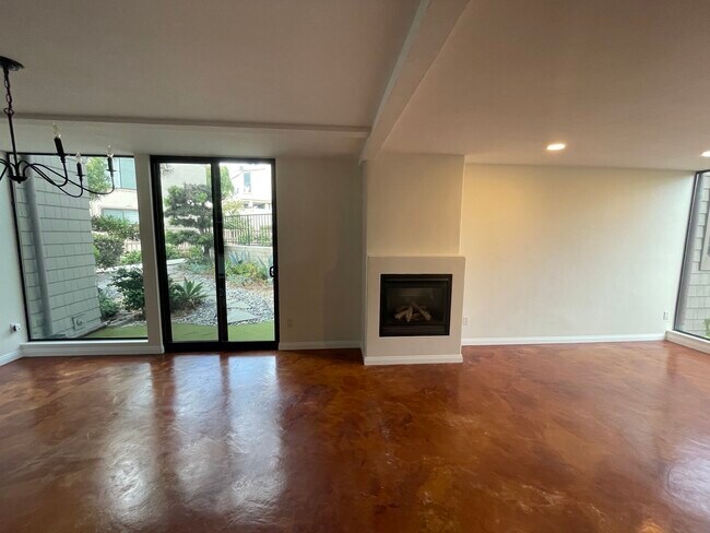 Building Photo - 675 S Sierra Ave