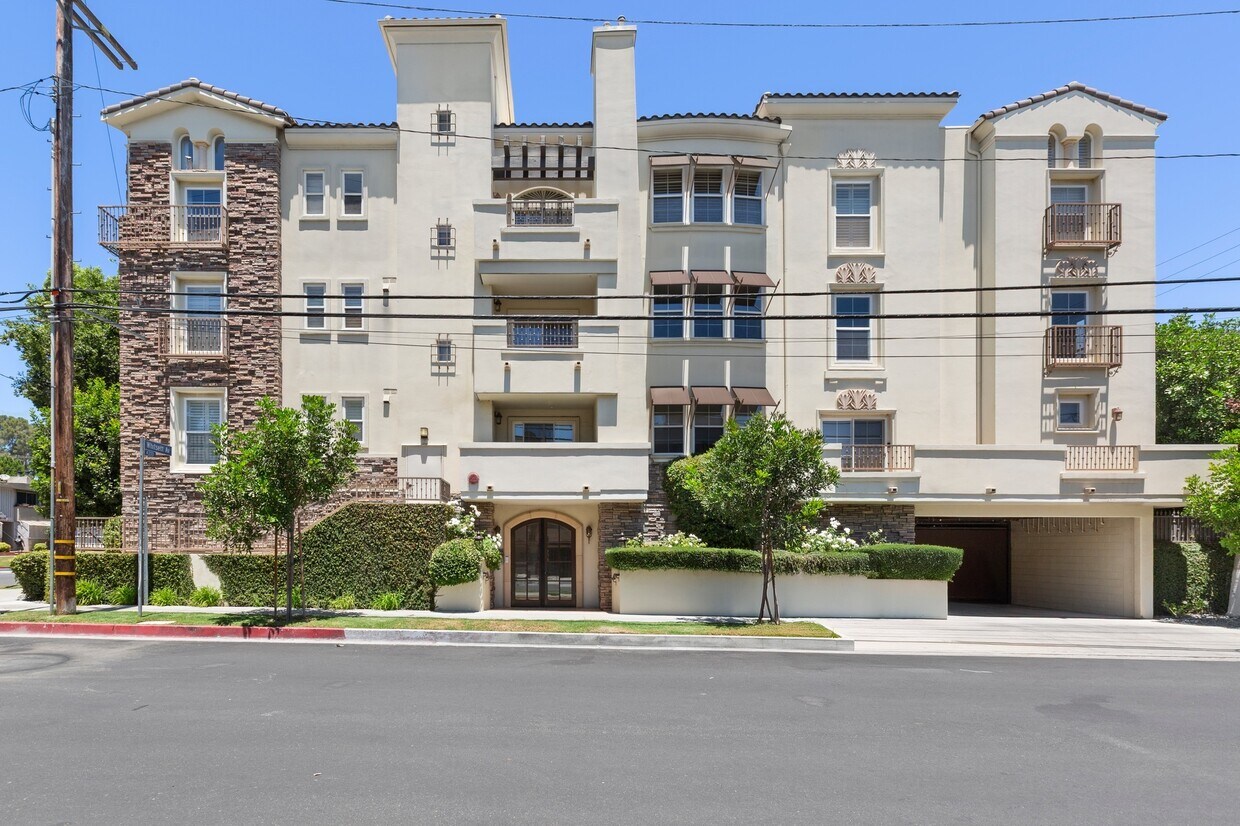 Foto principal - 4202 Whitsett Ave