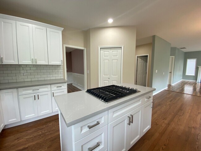 Foto del edificio - Executive Newly Remodeled 6 Bedroom Plus B...
