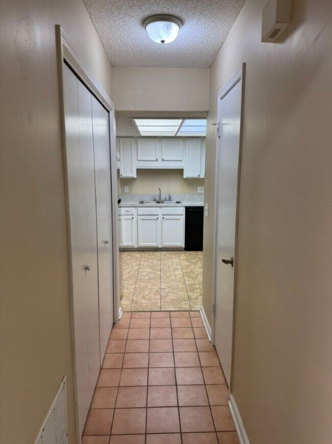 Building Photo - Home For Rent