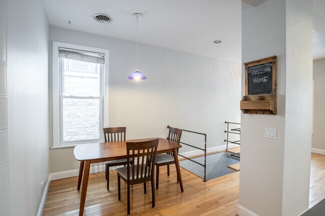 Building Photo - 1616 N Wolcott Ave