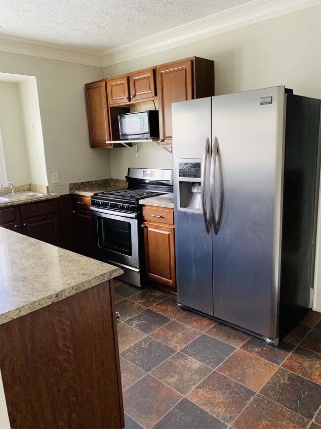 Foto del edificio - 3930 Central Ave