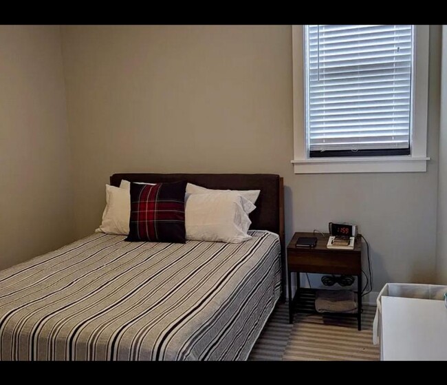 Building Photo - 2 bedroom in Chicago IL 60625