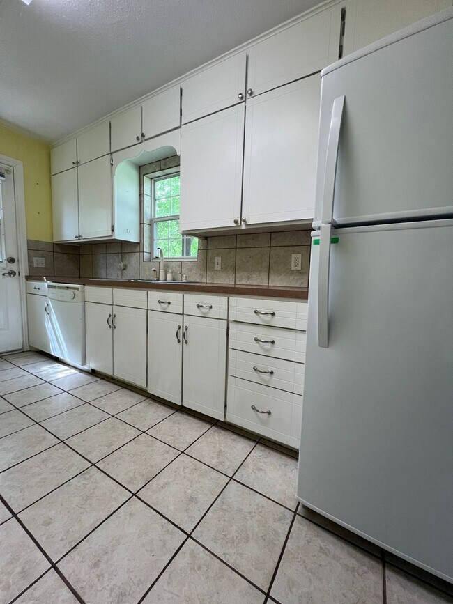 Foto del edificio - 3109 NW Liberty- COMING SOON!!