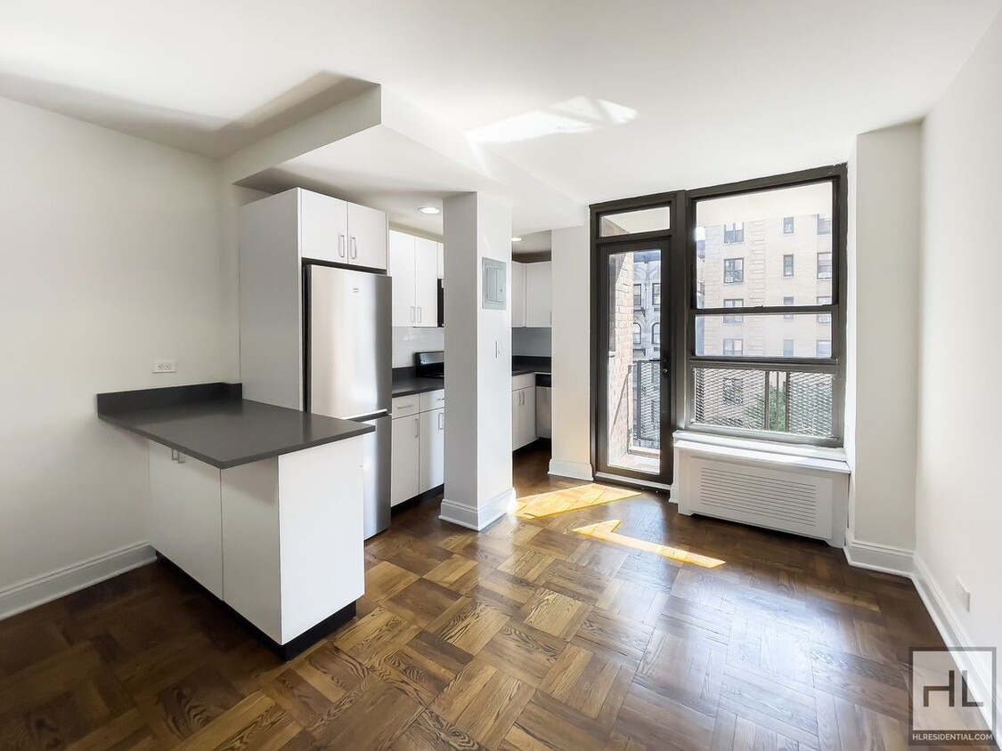 Primary Photo - EAST 35 STREET