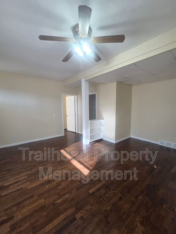 Building Photo - 3115 S Forest Ave