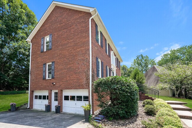 Building Photo - 213 Worthland Ct
