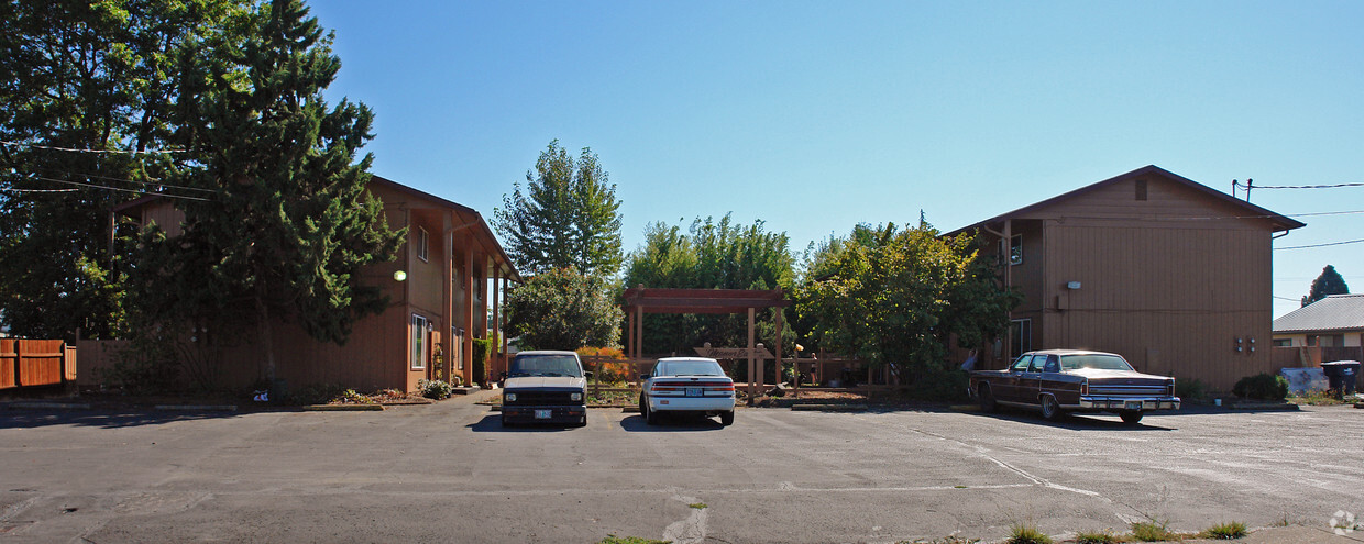 Primary Photo - Manor East Apartments