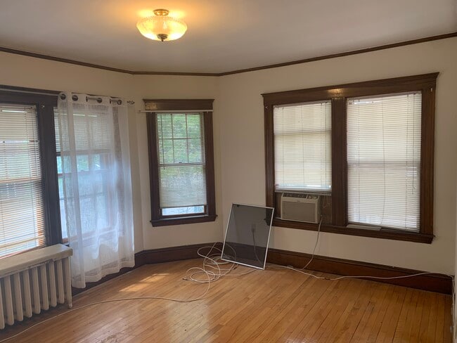 Building Photo - 11 Story St