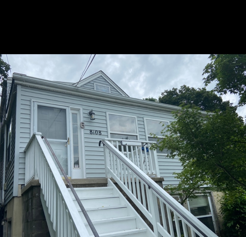 Unit 6, house - 8108 Greenwood Ave