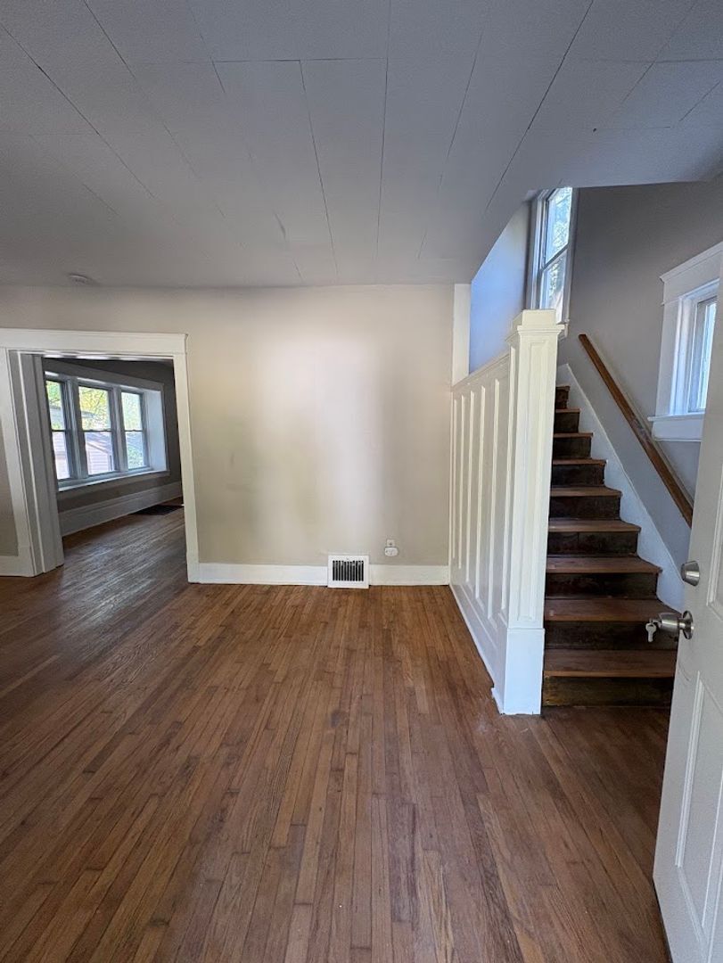 644 Easter Ave Akron, OH 44307 – photo 2