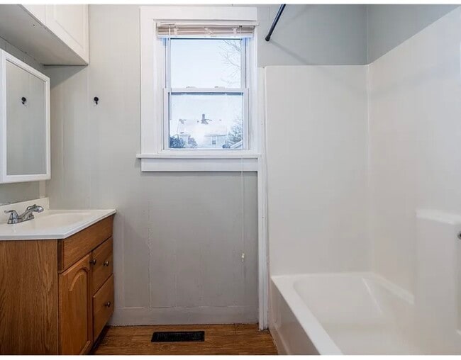 Foto del edificio - 18 Deland Park a