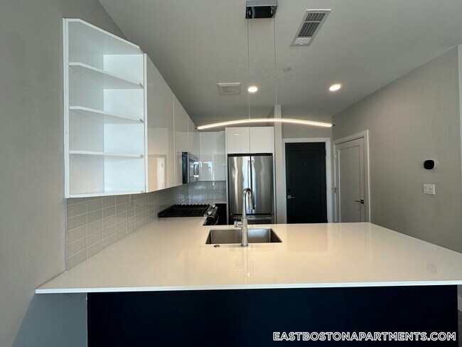 Foto del edificio - 656 Saratoga St