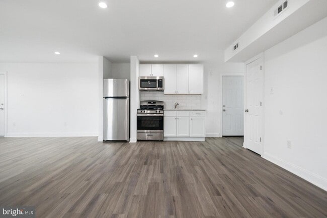 Photo - 274 N 58th St Apartment