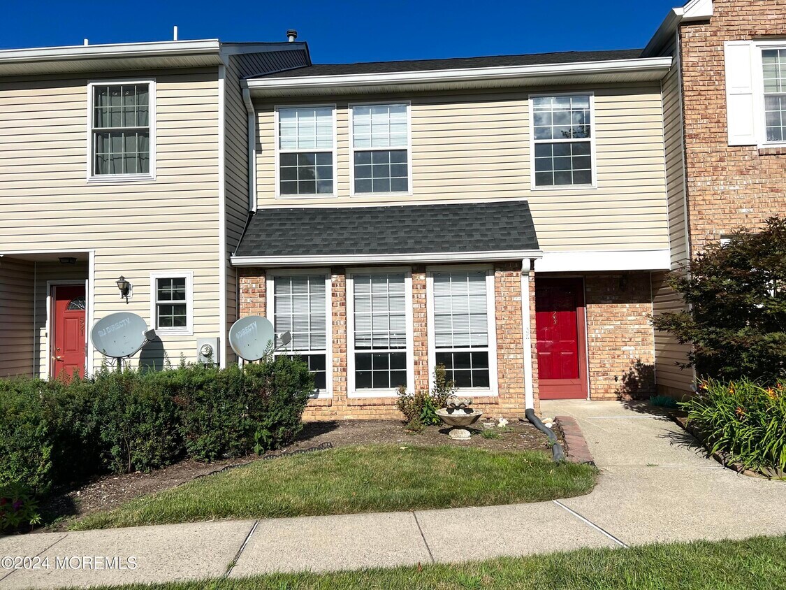 Primary Photo - 523 Manchester Pl