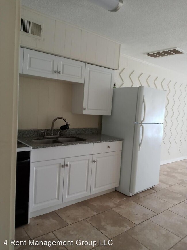 Building Photo - 2 br, 1 bath House - 643 S CR 419