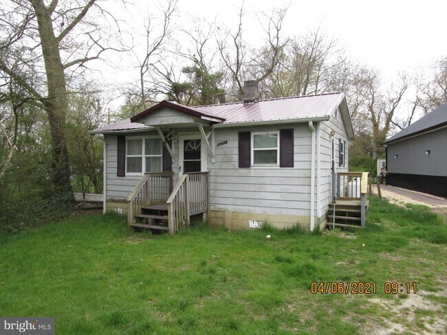 Foto del edificio - 17528 Ward Ave