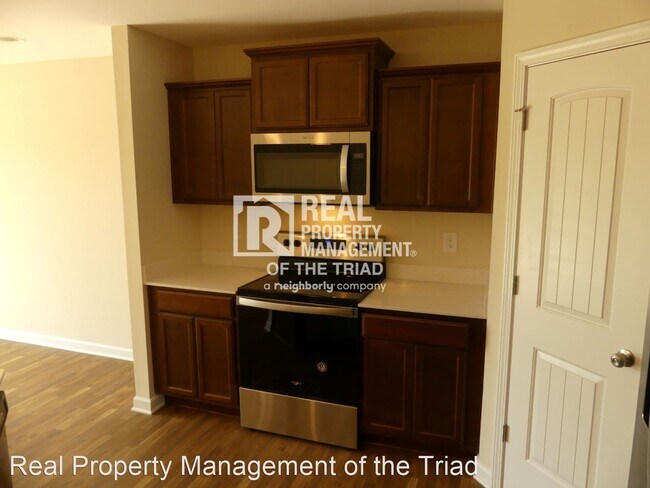 Building Photo - 3 br, 2.5 bath House - 7646 Oliver Park Drive
