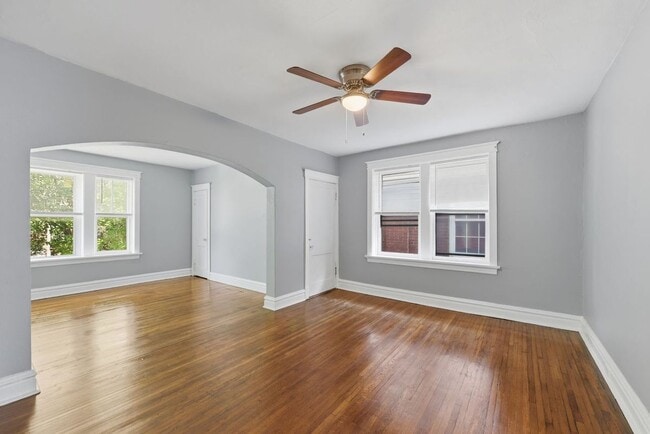 Building Photo - 3332 Aubert Ave