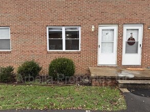 Building Photo - 1404 Bloomingdale Rd