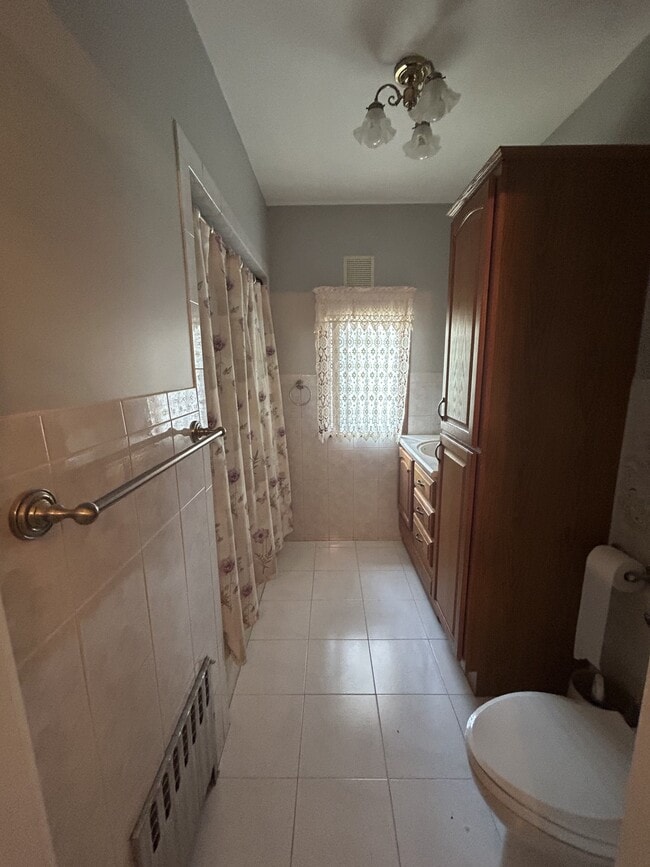 Building Photo - 58 Maple St