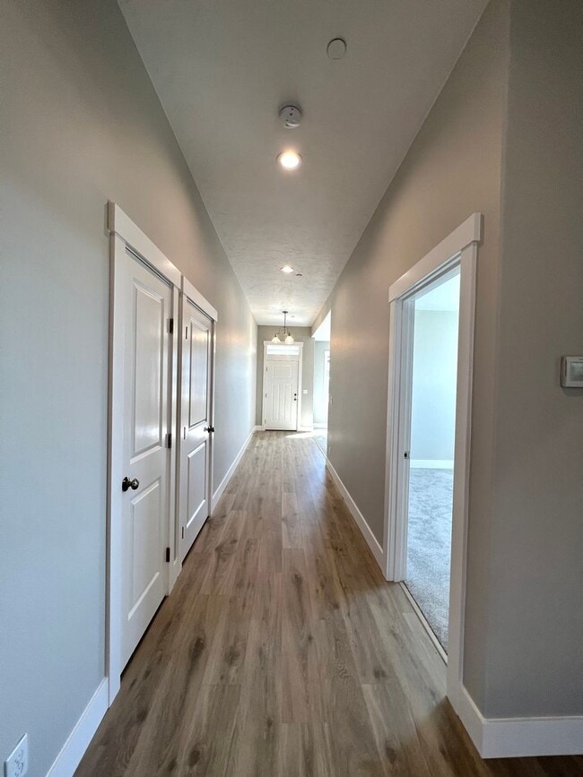 Building Photo - Gorgeous West Richland Home Near Country M...