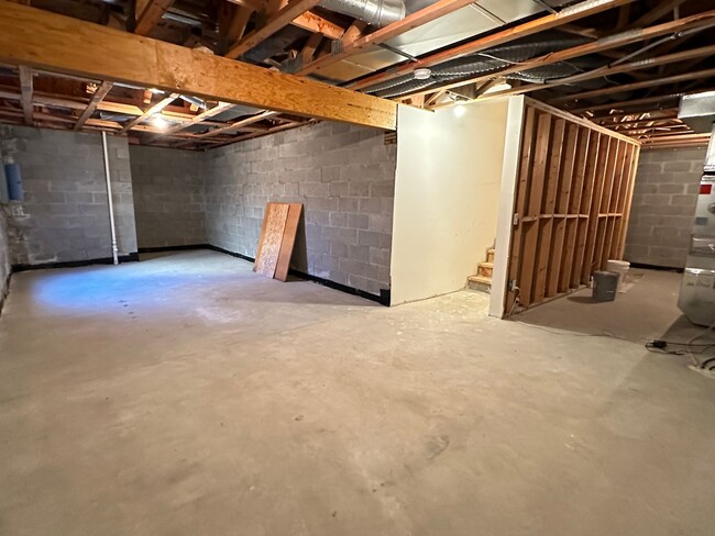 Building Photo - Lakeville End Unit Available Nov/December,...