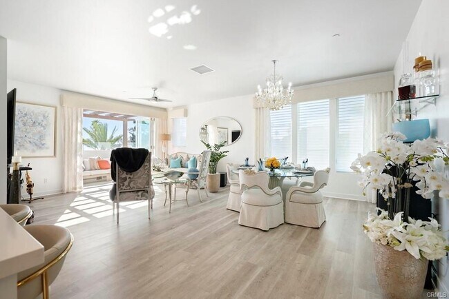 Foto del edificio - 1528 Doheny Way
