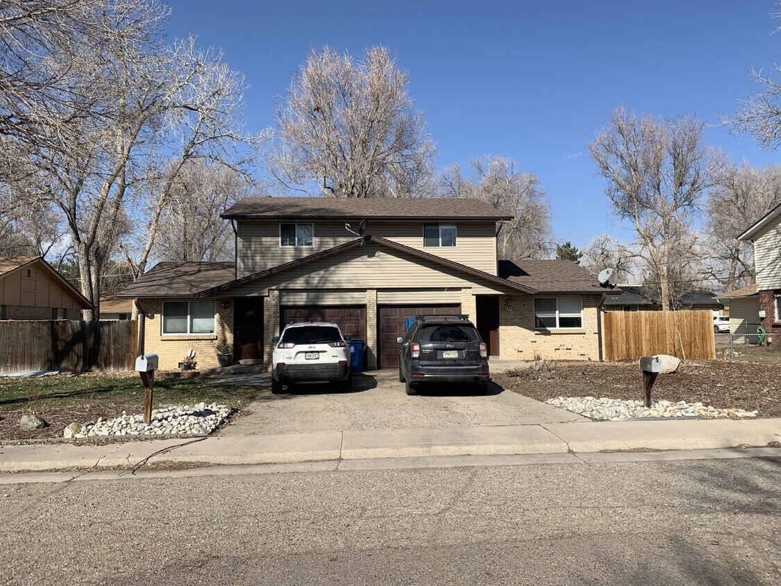 Foto principal - 2 Bedroom 2 Baths with Single Car Garage
