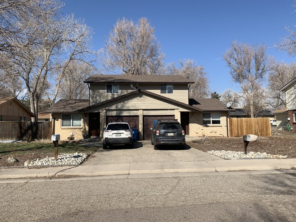 2 Bedroom 2 Baths with Single Car Garage - 2 Bedroom 2 Baths with Single Car Garage